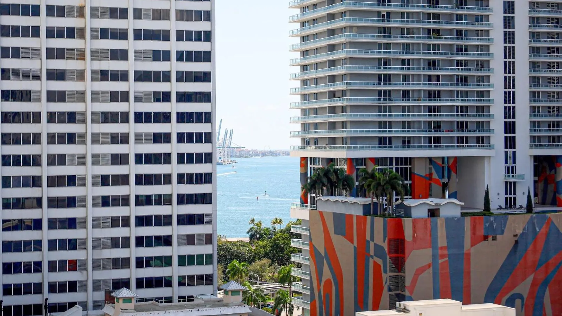 Holiday home Center Stage- Downtown Parking Pool Hot Tub Miami