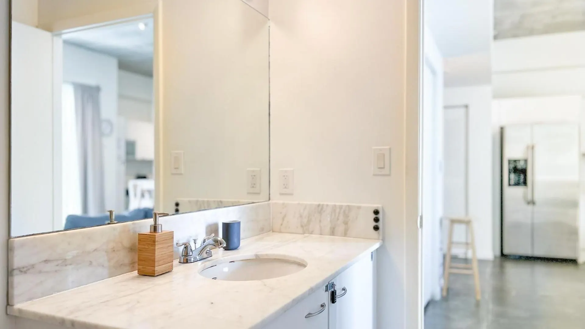 Center Stage- Downtown Parking Pool Hot Tub Holiday home *