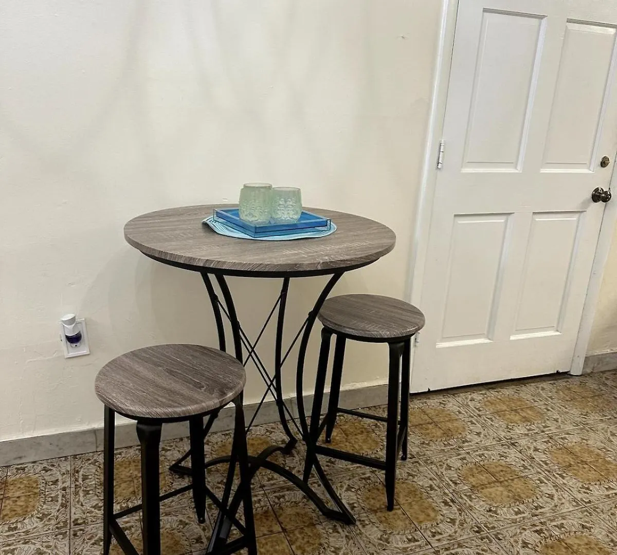 Bed3 Tropical Oasis Shared Bedroom Men Only Apartment Miami