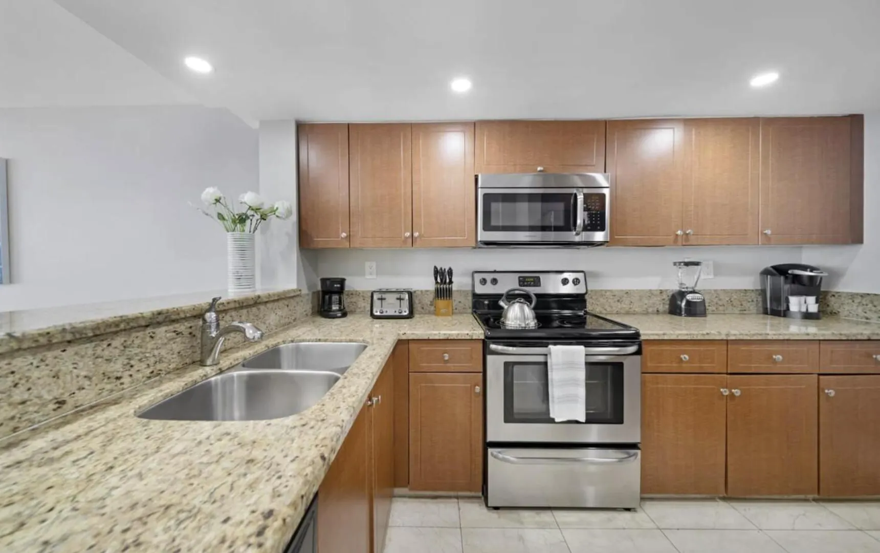 4 Bedroom With Stunning Balcony View