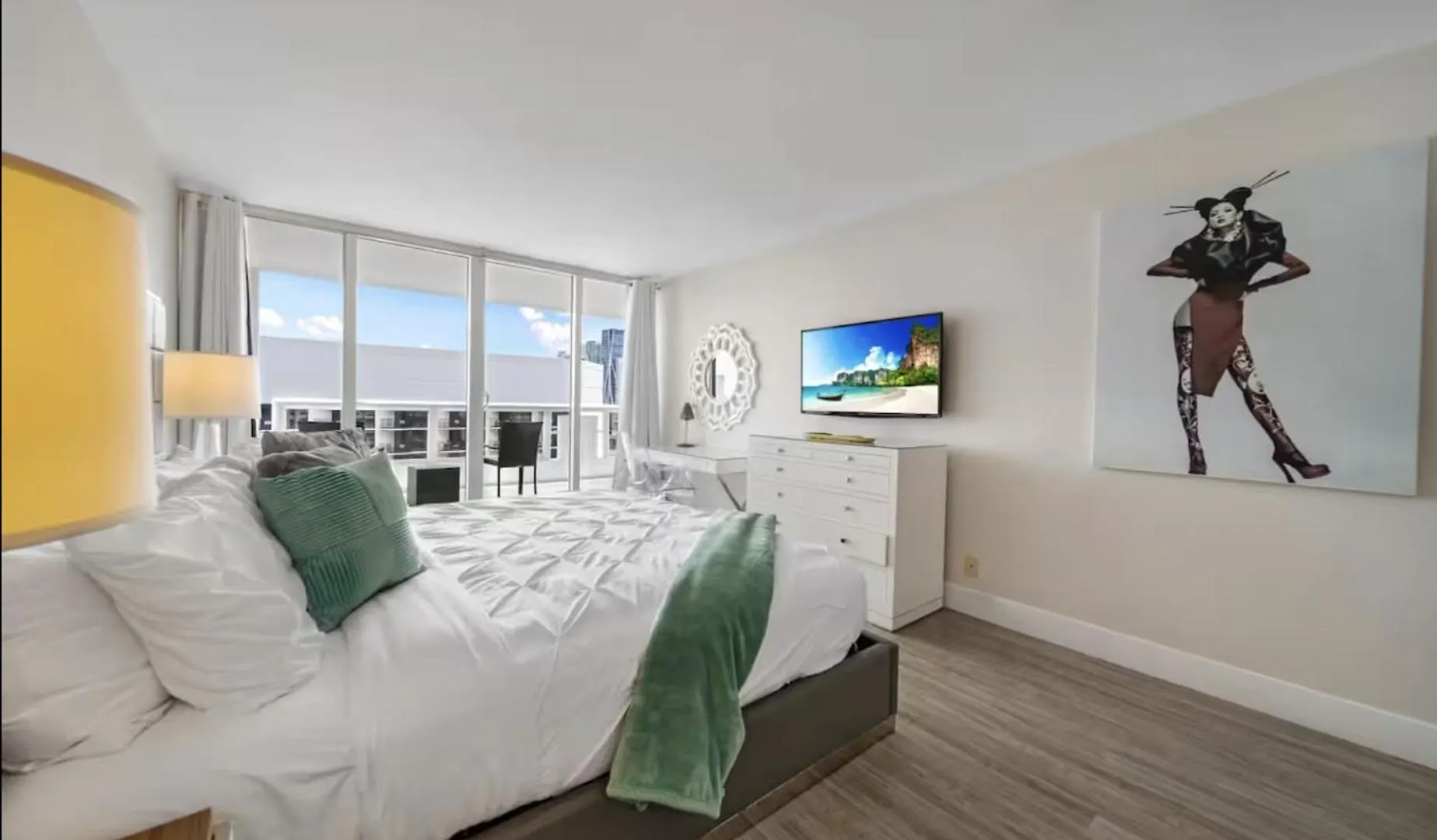 Apartment 4 Bedroom With Stunning Balcony View Miami