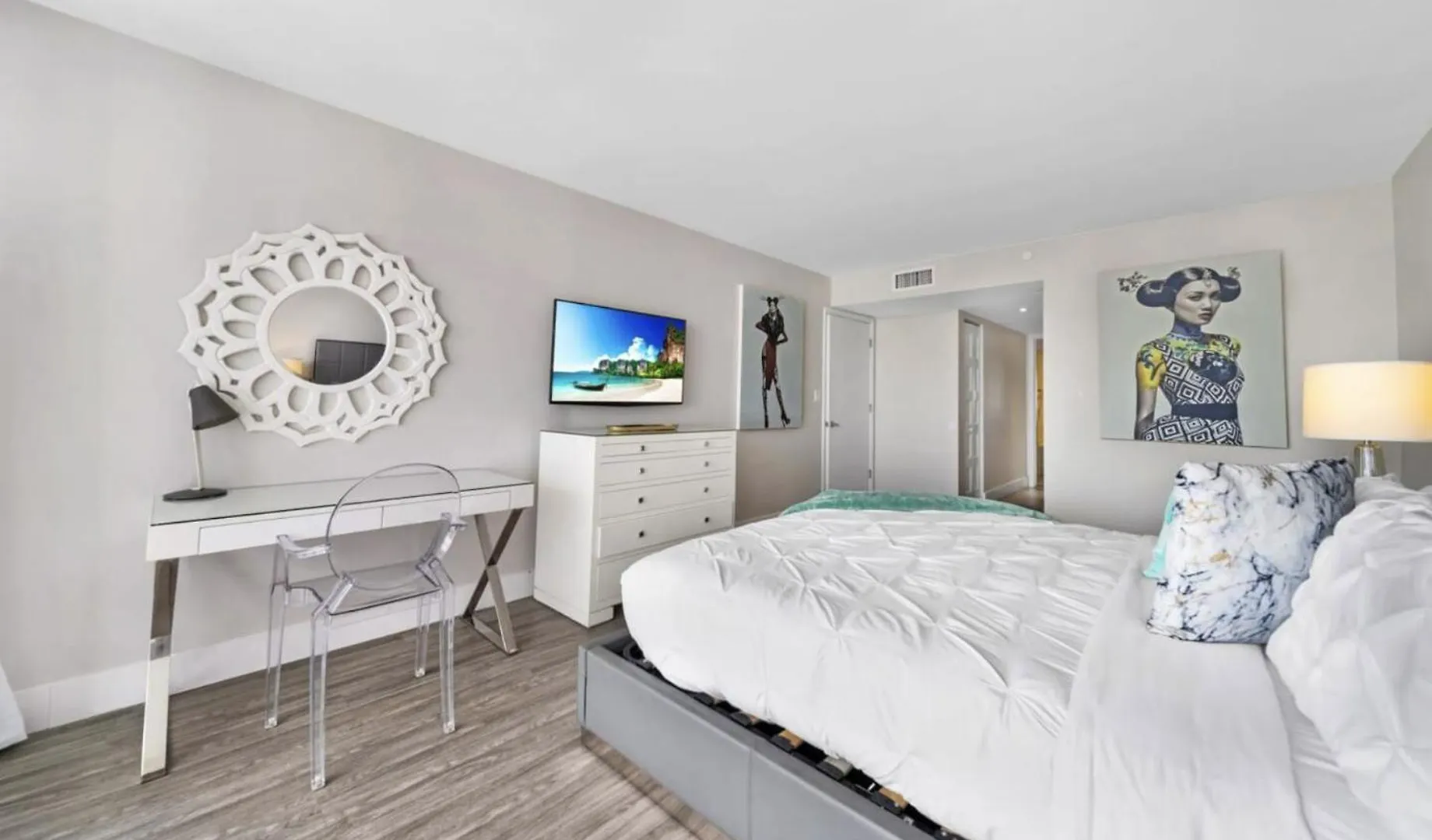 Apartment 4 Bedroom With Stunning Balcony View