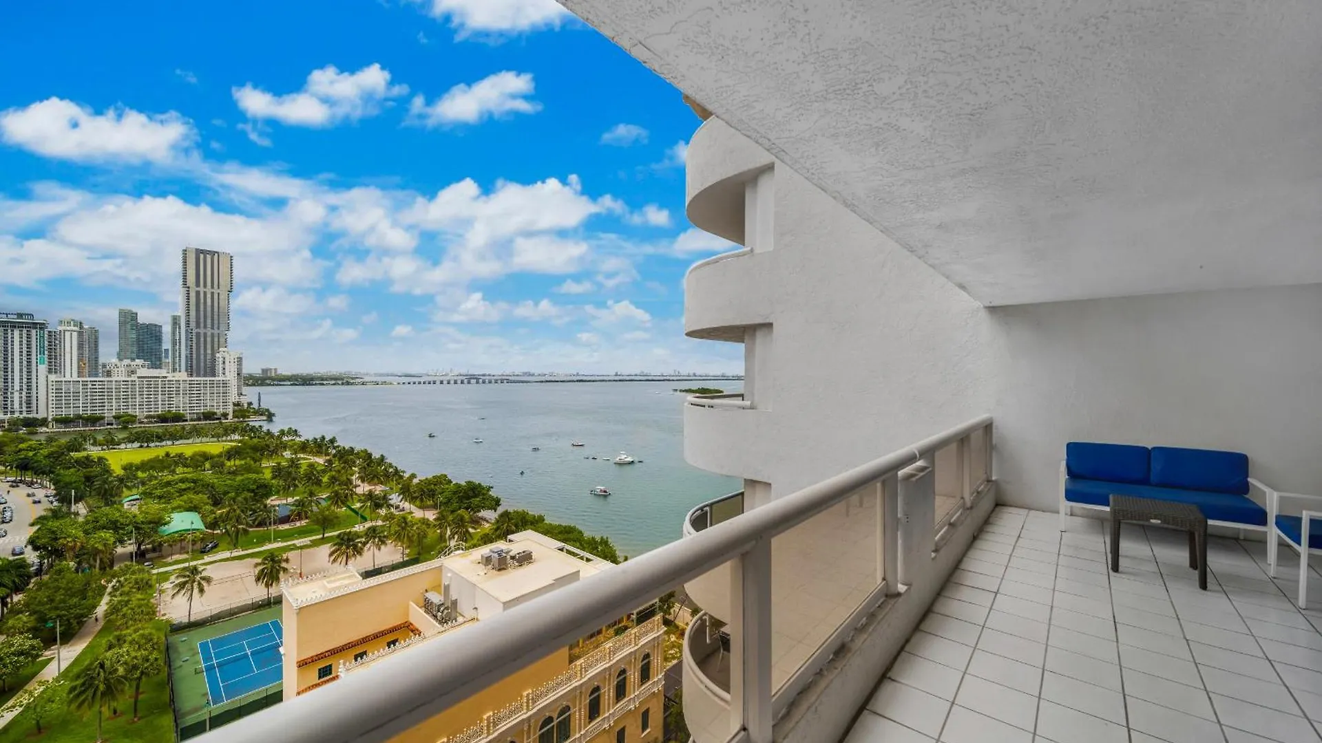 4 Bedroom With Stunning Balcony View
