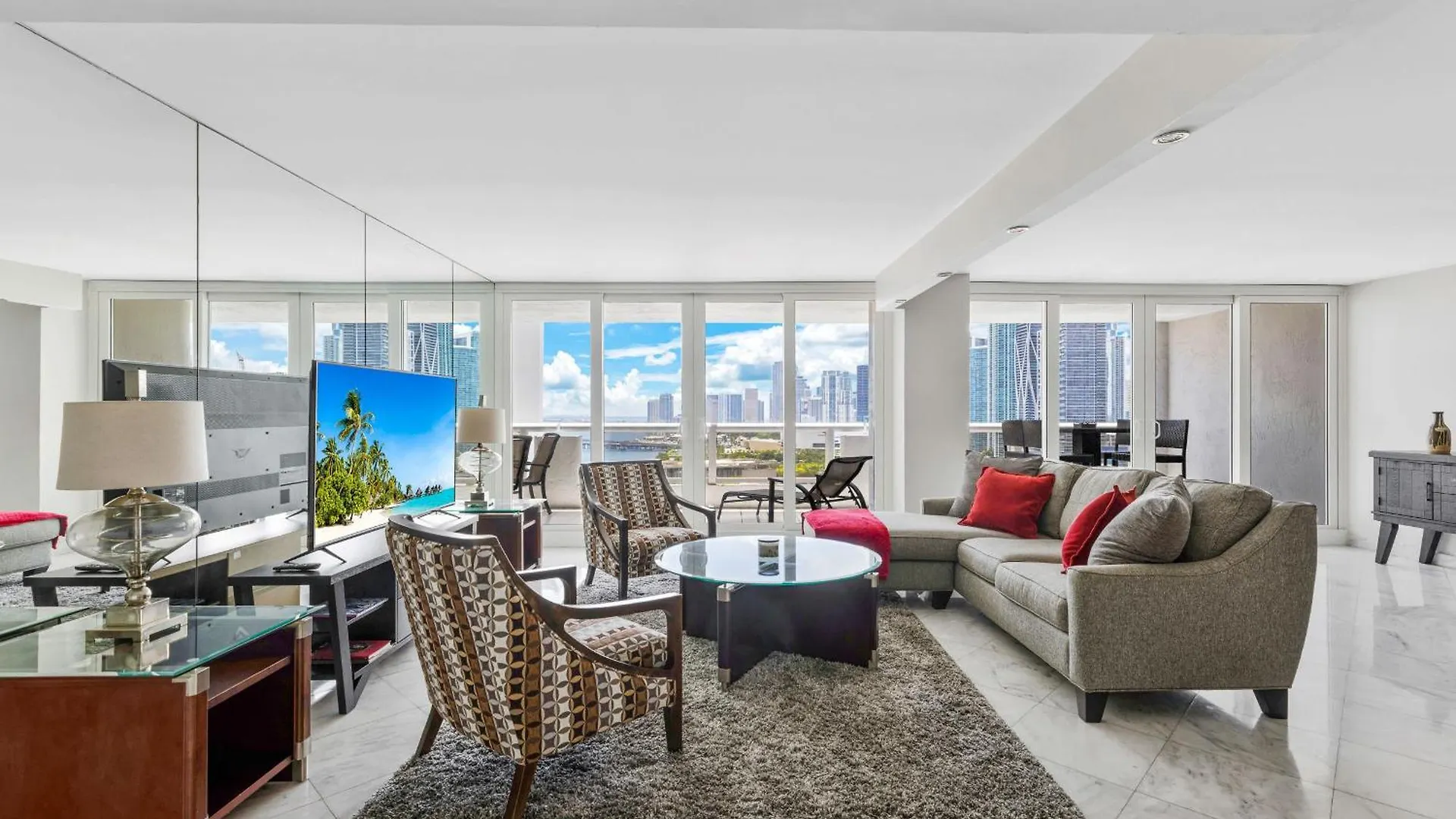 4 Bedroom With Stunning Balcony View Apartment