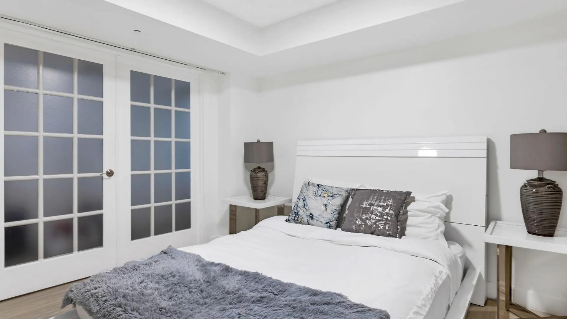 Apartment 4 Bedroom With Stunning Balcony View