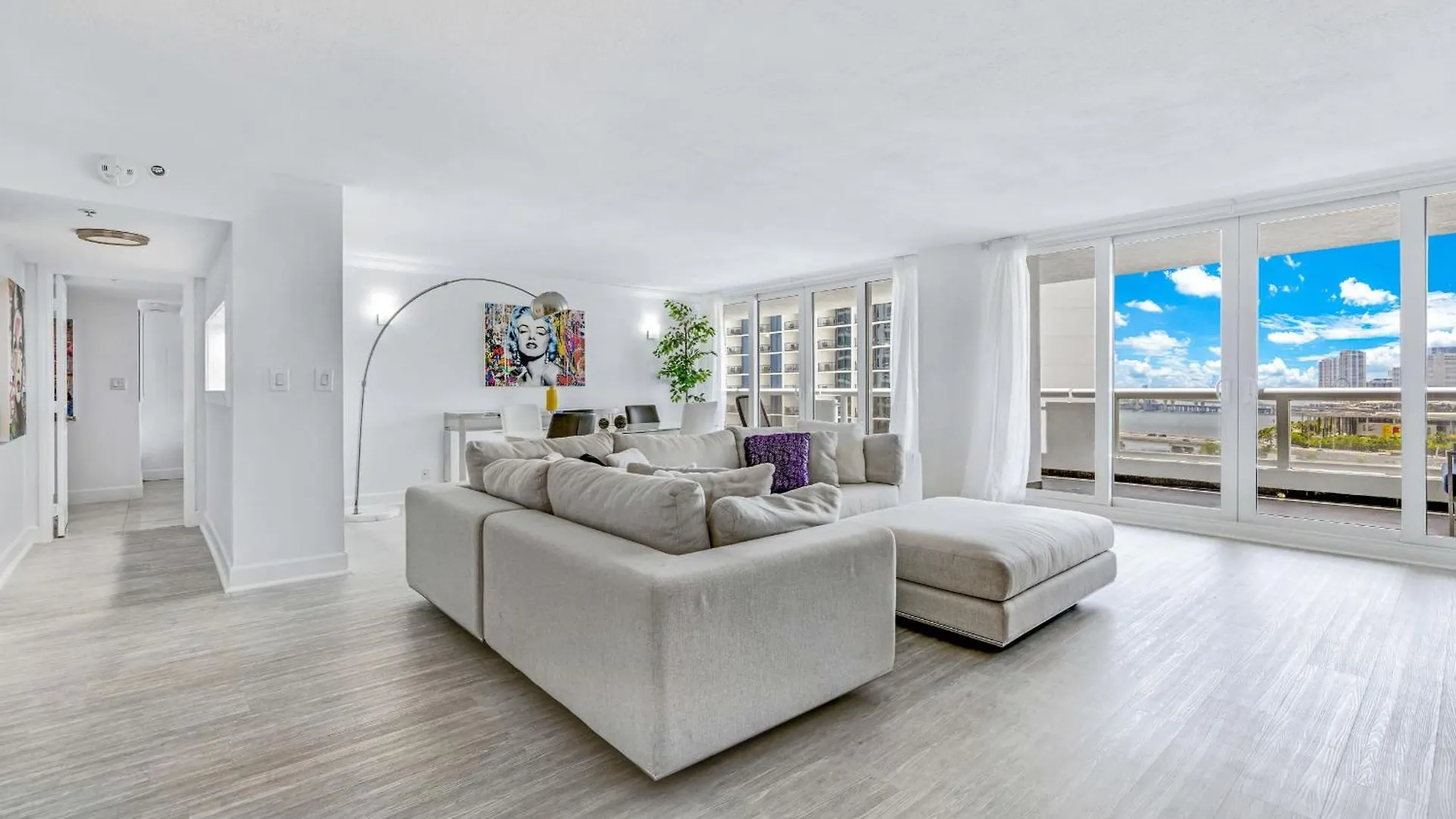 Apartment 4 Bedroom With Stunning Balcony View Miami