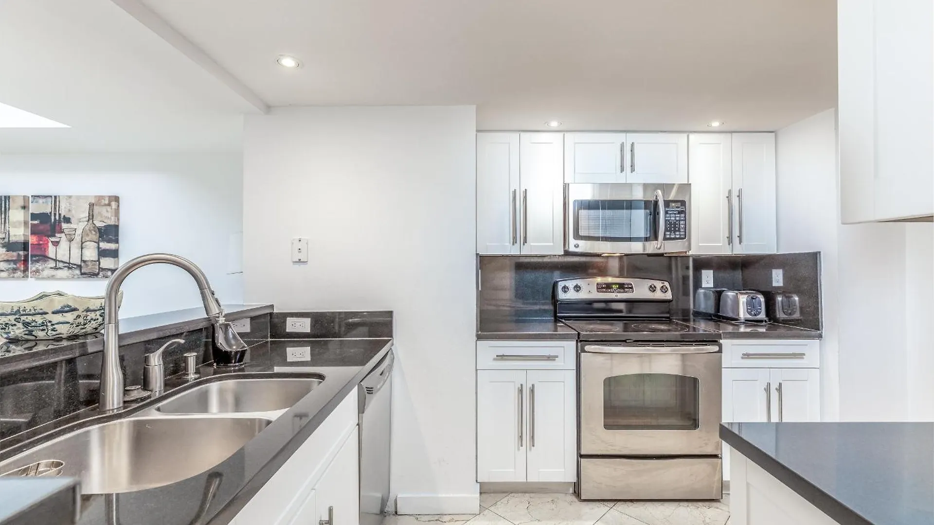 4 Bedroom With Stunning Balcony View Miami