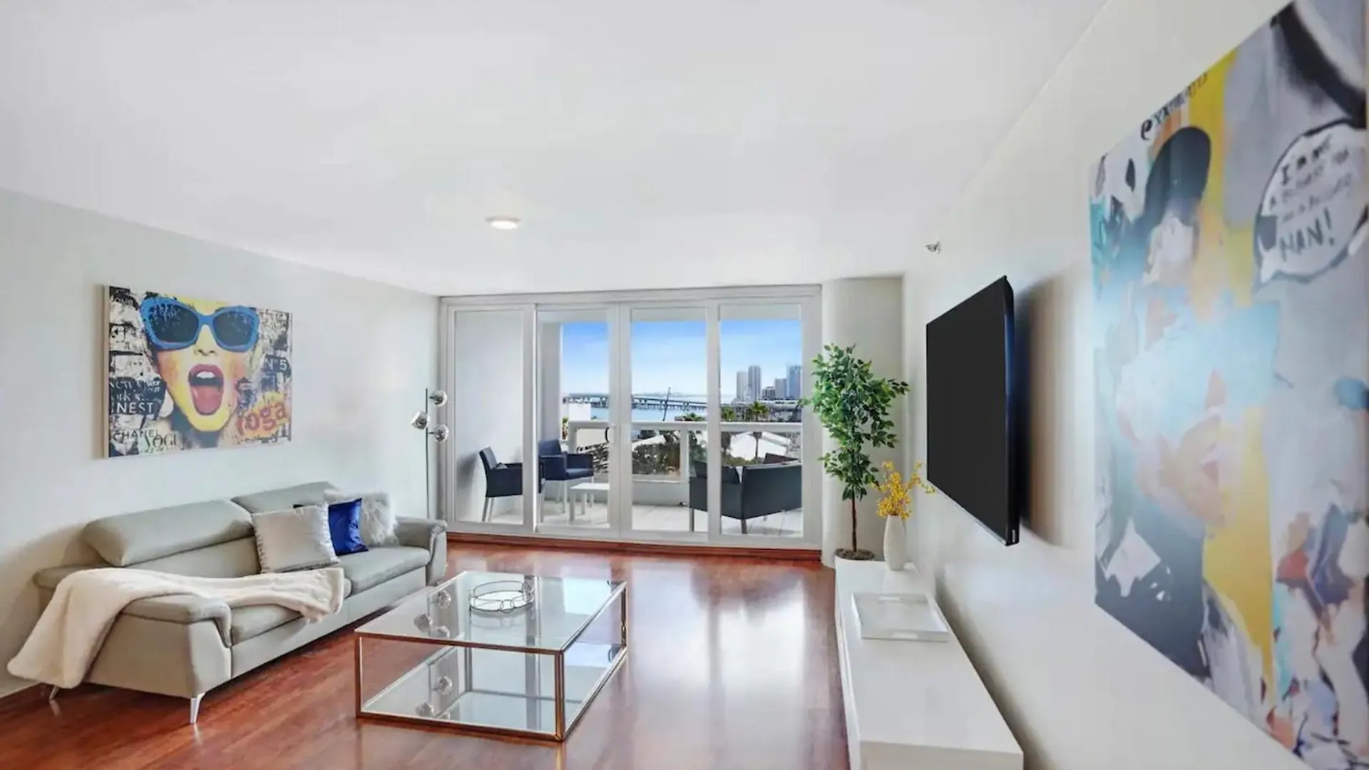 4 Bedroom With Stunning Balcony View Apartment Miami