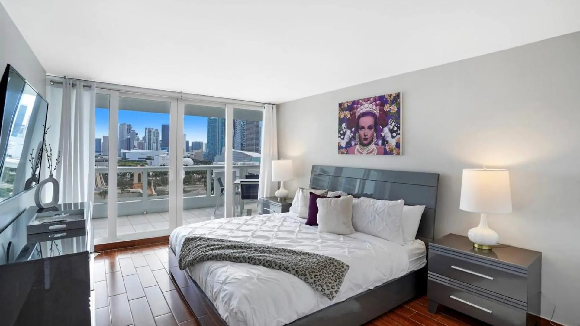 4 Bedroom With Stunning Balcony View Miami