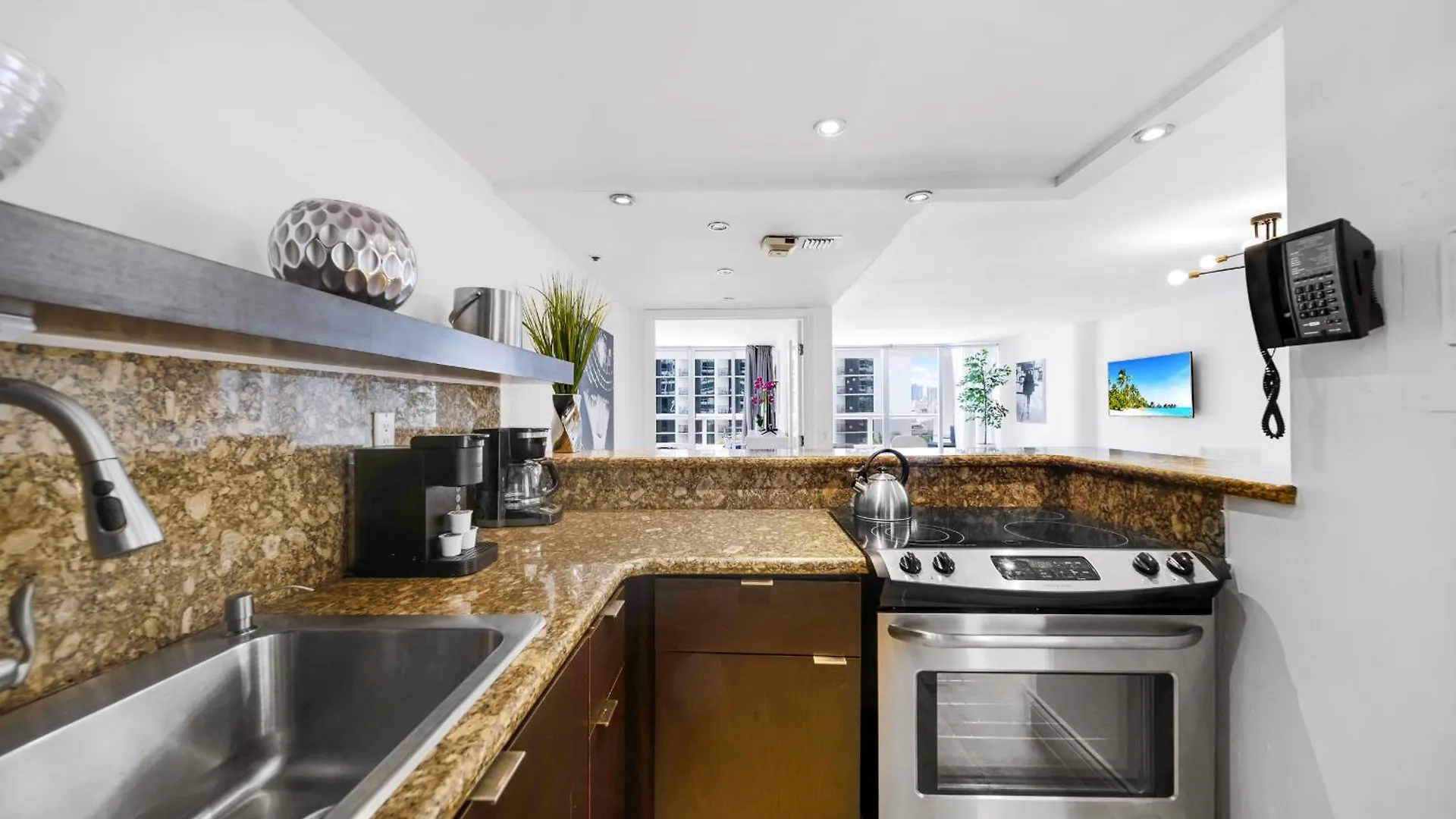 4 Bedroom With Stunning Balcony View Apartment *