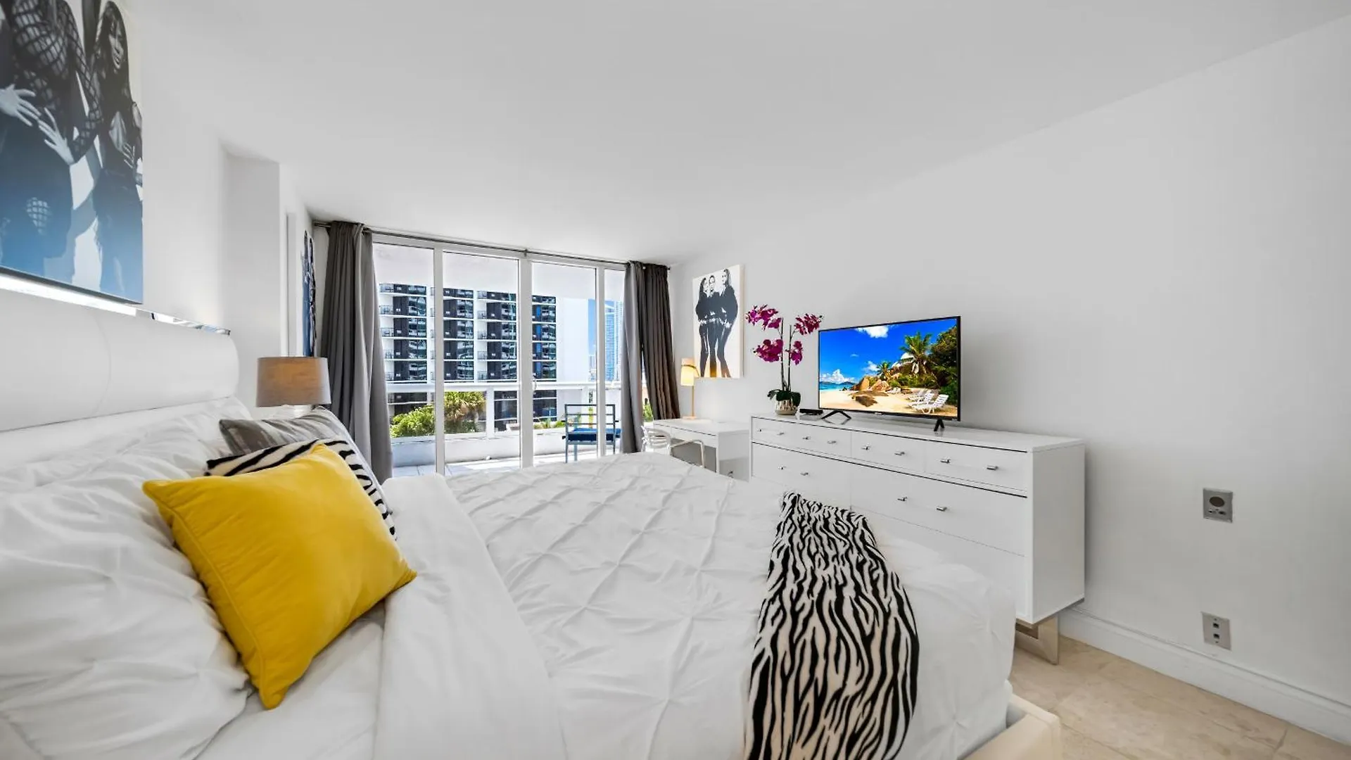 4 Bedroom With Stunning Balcony View Apartment Miami