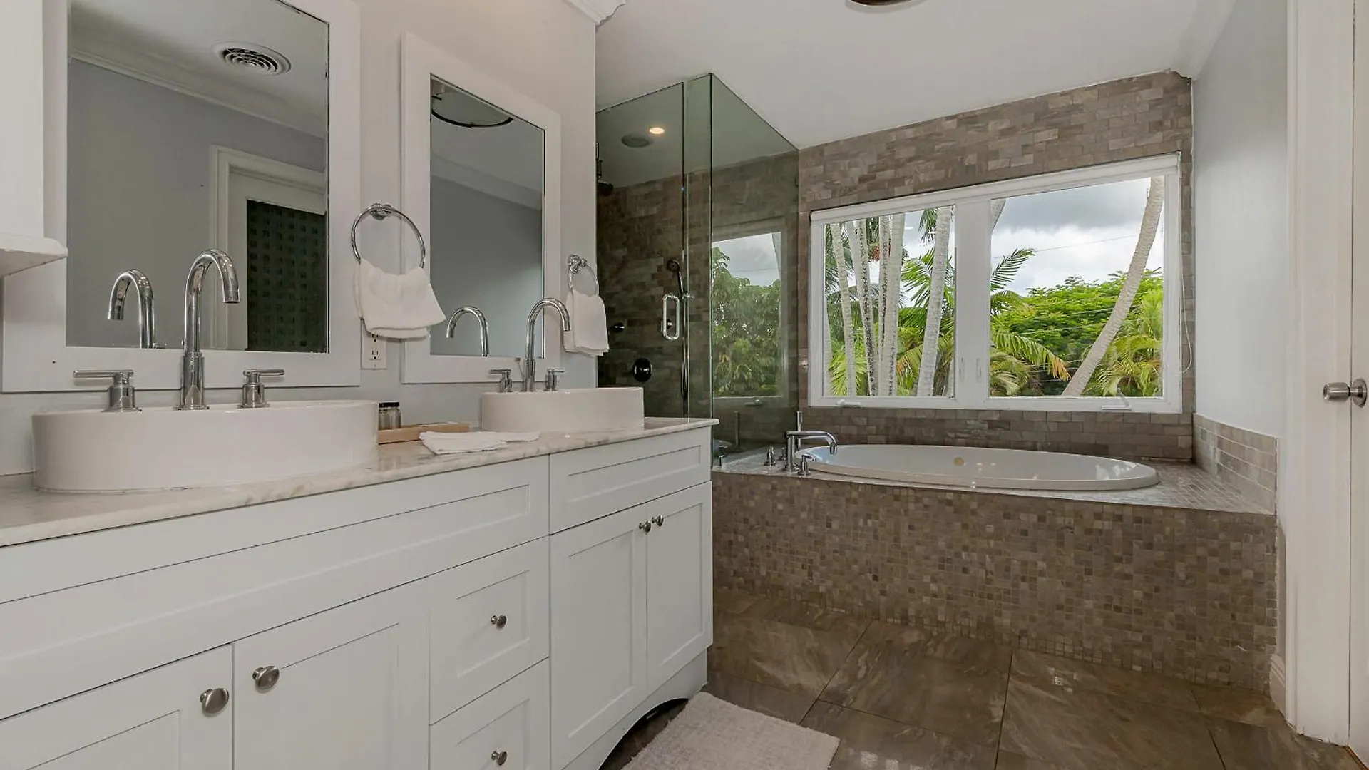 Dream Home/ Pool/jacuzzi/ Fire Pit Holiday home Miami