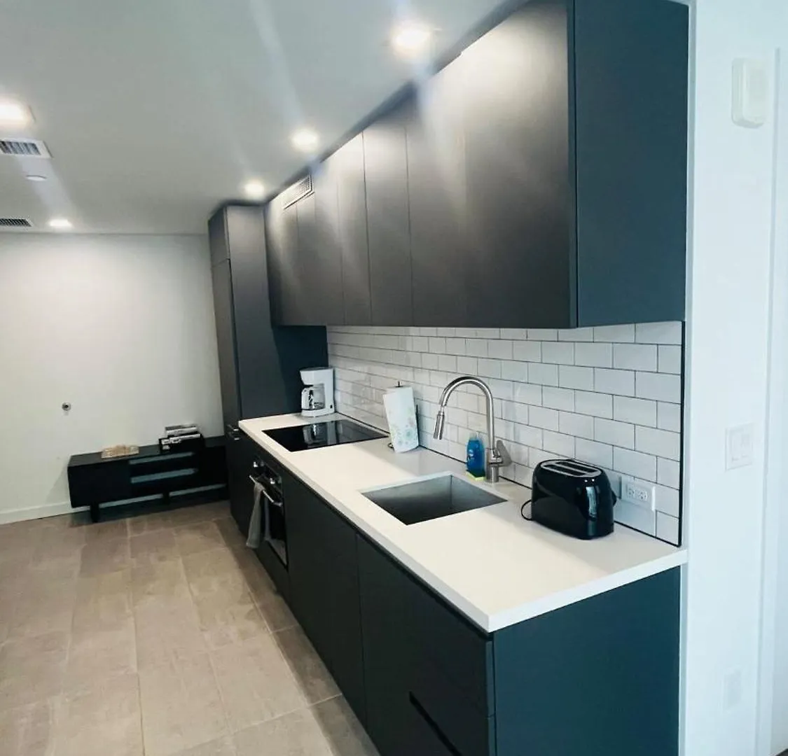 Apartment Huge Pool & Gym - Explore Miami's Heat