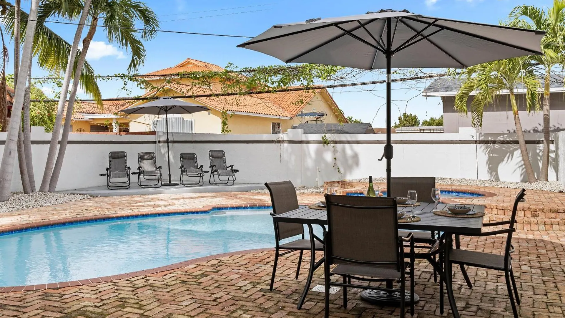 Tropical Outdoor Oasis! Private Pool & Yard, Grill, Soaking Tub, Near Coral Gables & Mia Airport * Miami