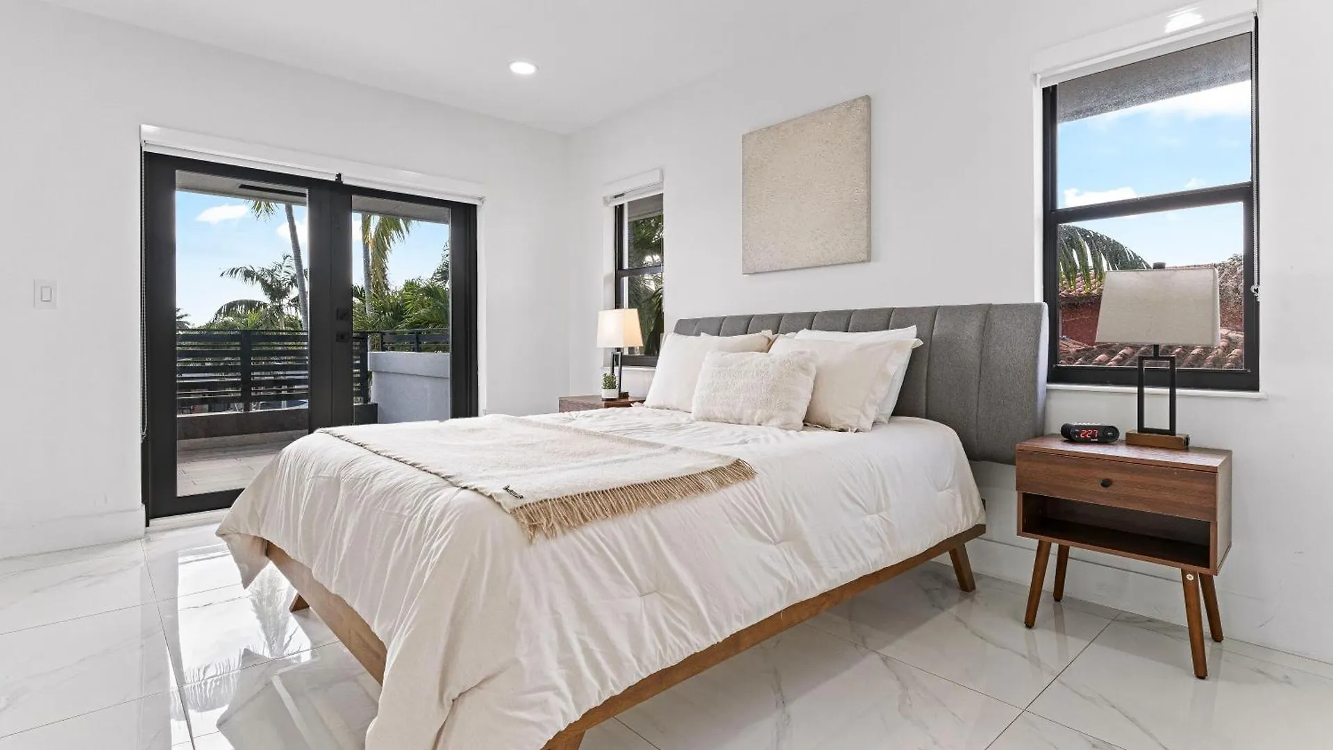 Tropical Outdoor Oasis! Private Pool & Yard, Grill, Soaking Tub, Near Coral Gables & Mia Airport Holiday home *