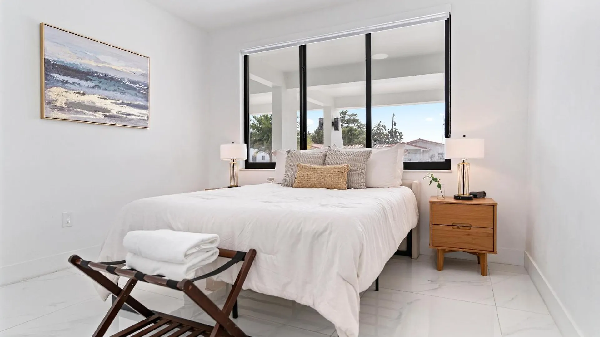 Tropical Outdoor Oasis! Private Pool & Yard, Grill, Soaking Tub, Near Coral Gables & Mia Airport Holiday home Miami