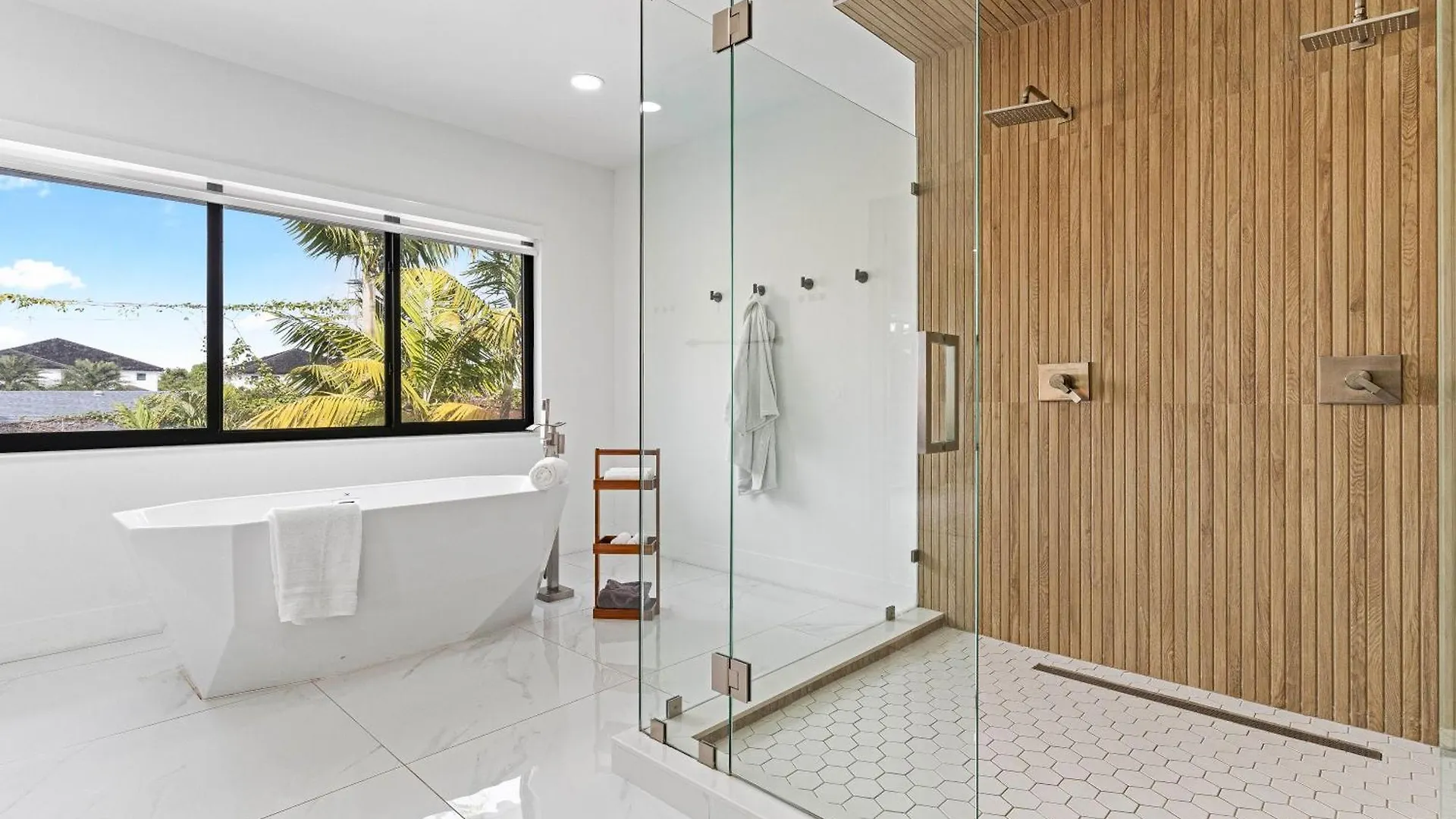 Tropical Outdoor Oasis! Private Pool & Yard, Grill, Soaking Tub, Near Coral Gables & Mia Airport Holiday home *