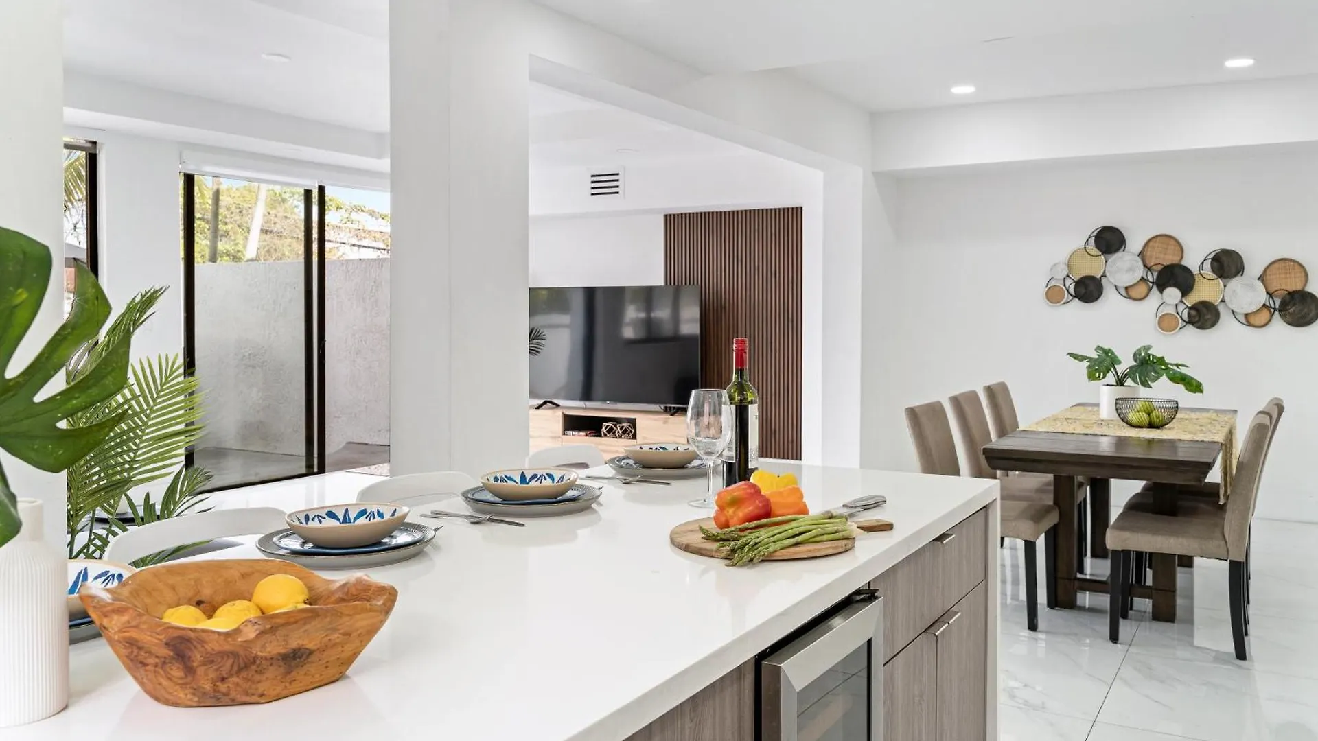Holiday home Tropical Outdoor Oasis! Private Pool & Yard, Grill, Soaking Tub, Near Coral Gables & Mia Airport Miami