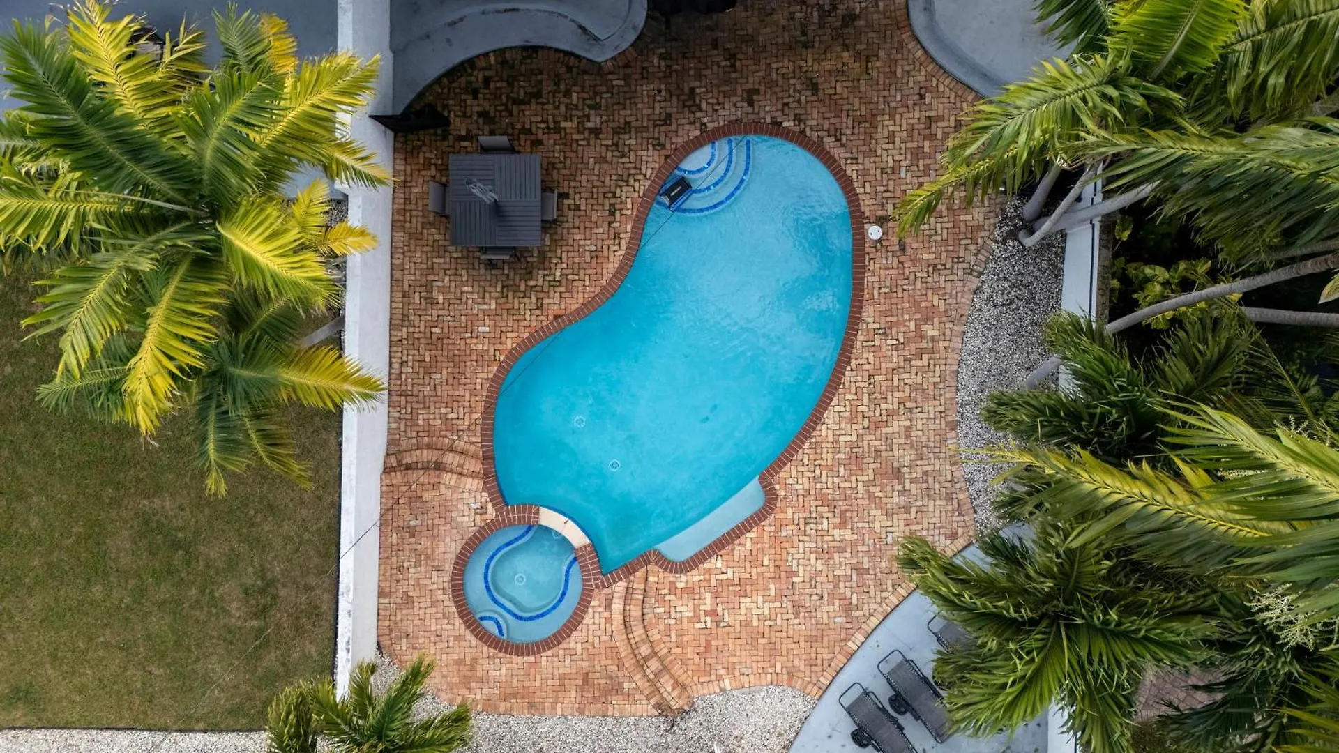 Tropical Outdoor Oasis! Private Pool & Yard, Grill, Soaking Tub, Near Coral Gables & Mia Airport * Miami