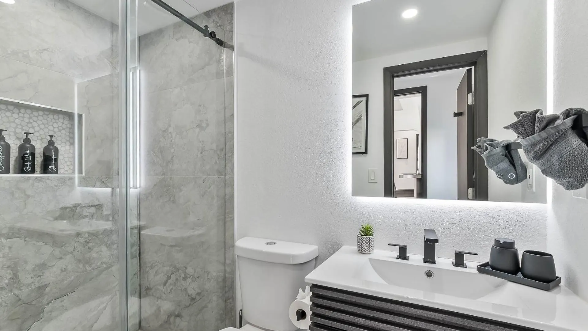 Casa Belle 3bdden, Pool, Sleeps 9 Near Brickell