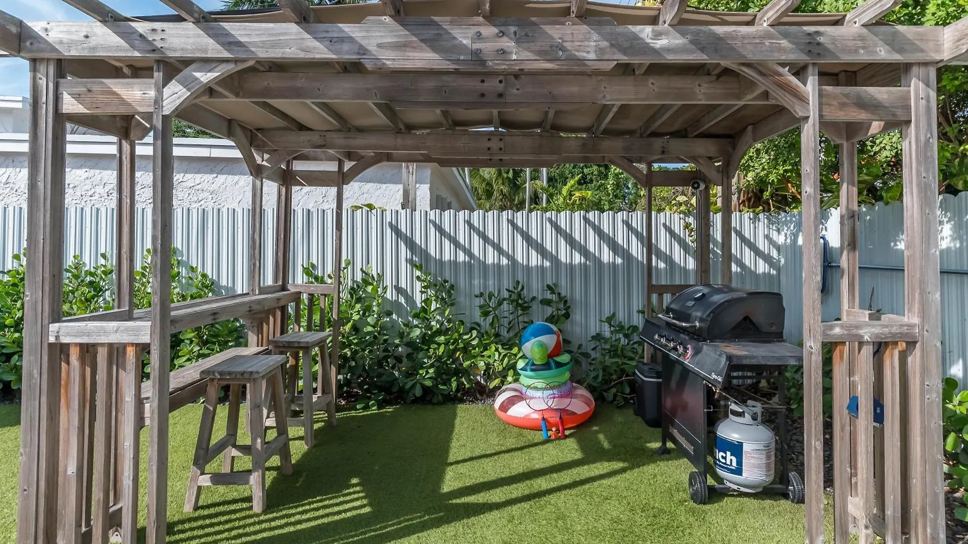Casa Belle 3bdden, Pool, Sleeps 9 Near Brickell Holiday home *