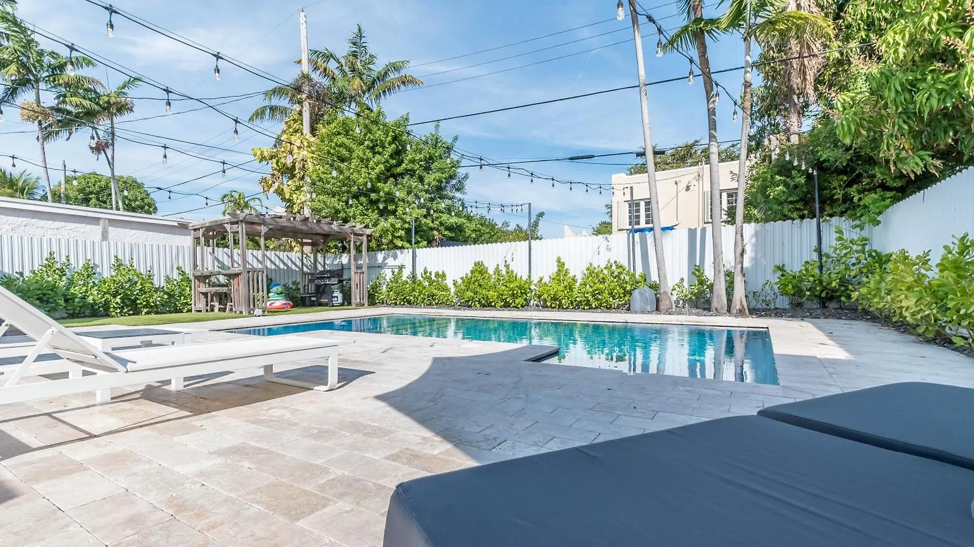 Casa Belle 3bdden, Pool, Sleeps 9 Near Brickell Miami