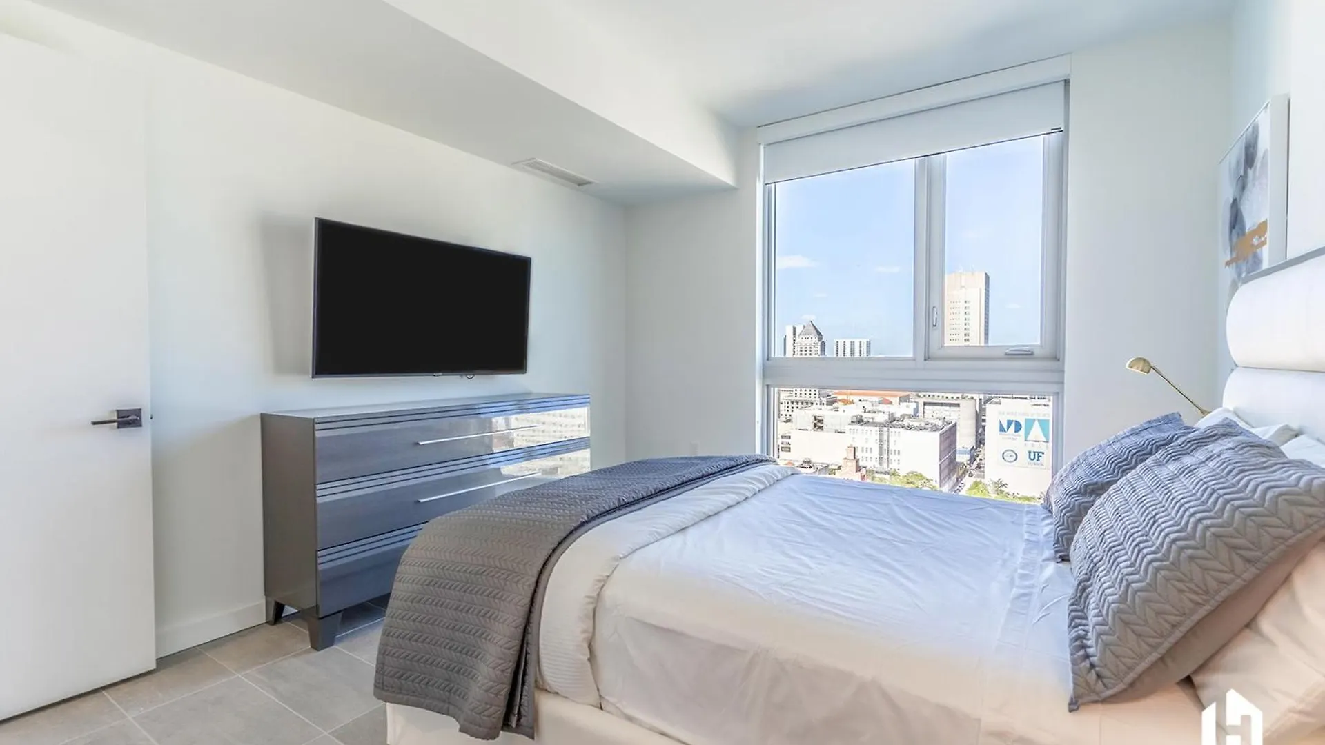 Apartment Downtown By Lua Host