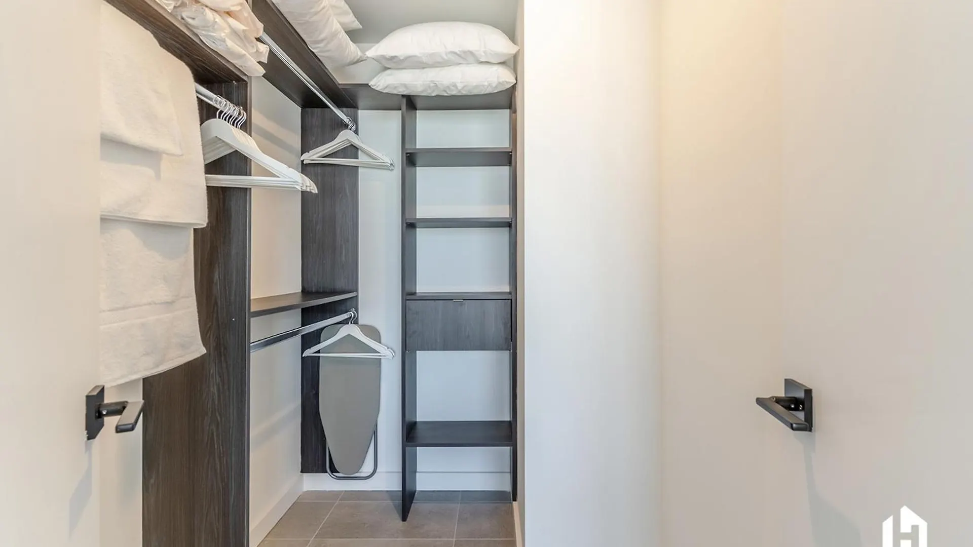Downtown By Lua Host Apartment