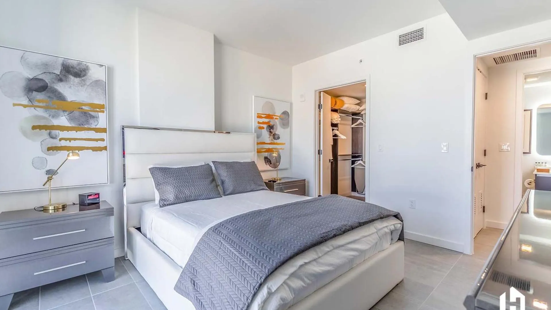 Apartment Downtown By Lua Host