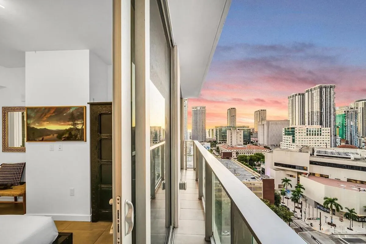 Stylish Tropical Chic 2-bedroom In Downtown Miami