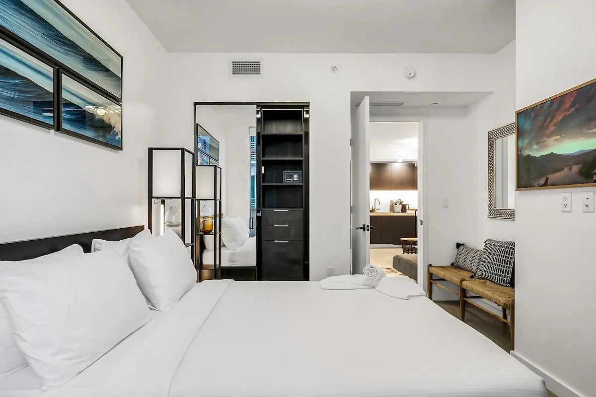 Stylish Tropical Chic 2-bedroom In Downtown Miami