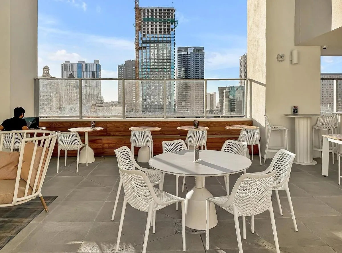 Stylish Tropical Chic 2-bedroom In Downtown Apartment *