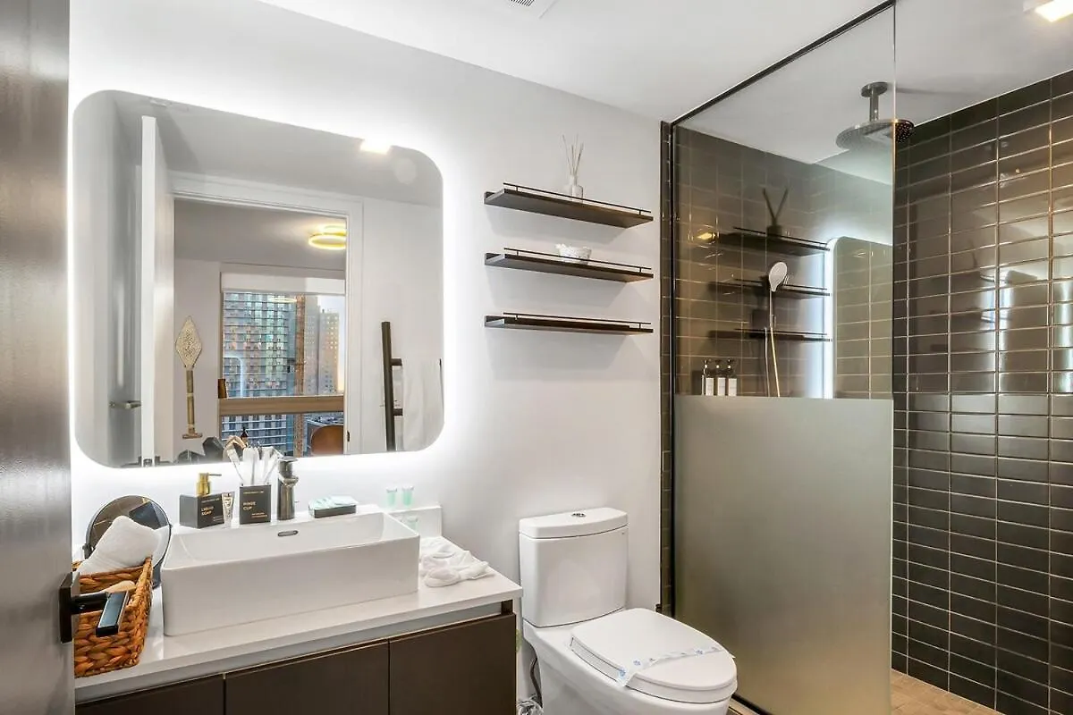 Apartment Stylish Tropical Chic 2-bedroom In Downtown *