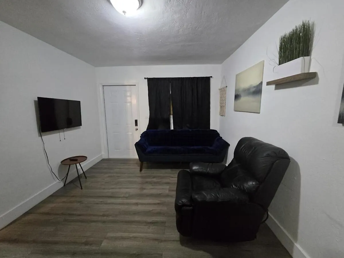 Cozy Place Near Design District - 3 *