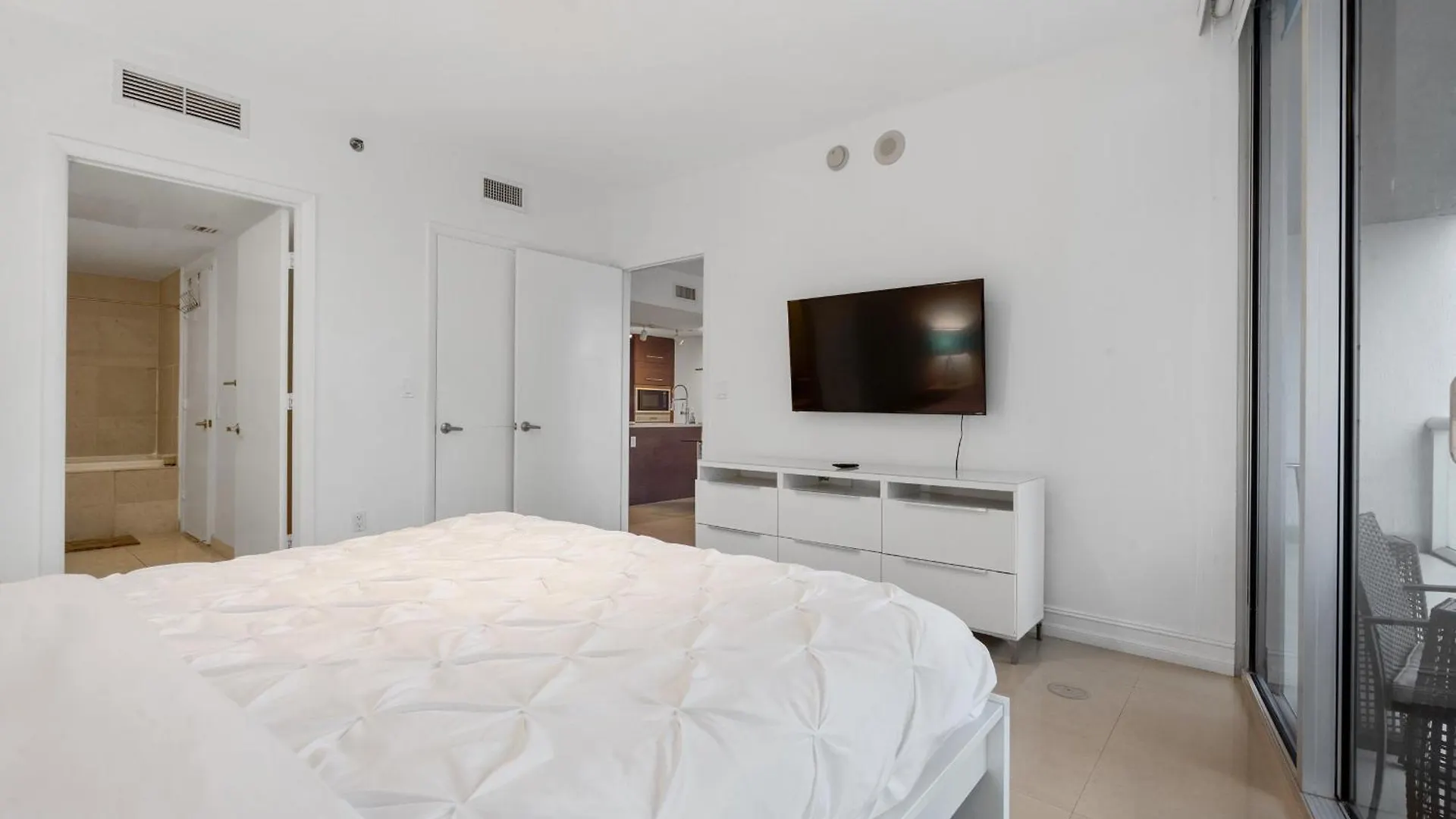 Apartment Upscale #2003 In The Heart Of Brickell *