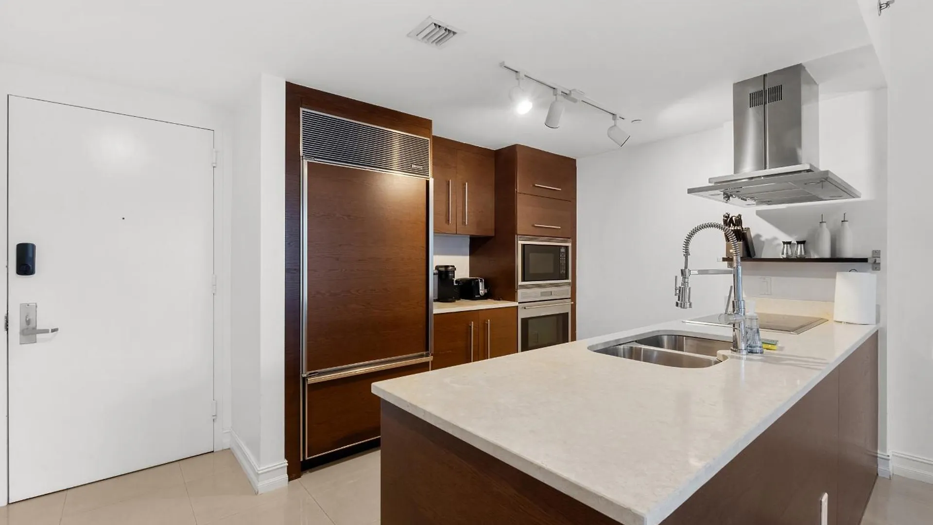 Upscale #2003 In The Heart Of Brickell *