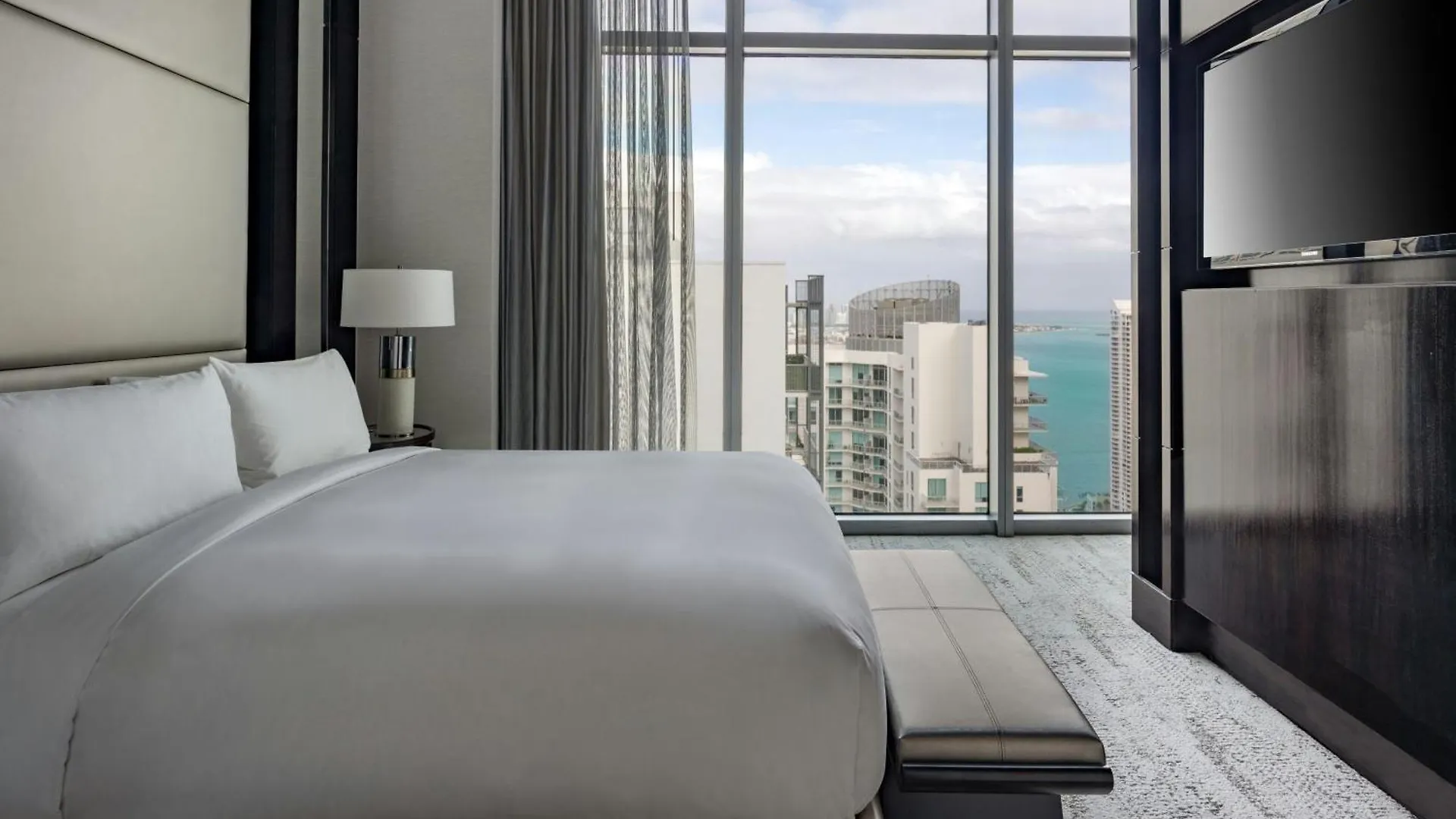 Jw Marriott Marquis Hotel 5*