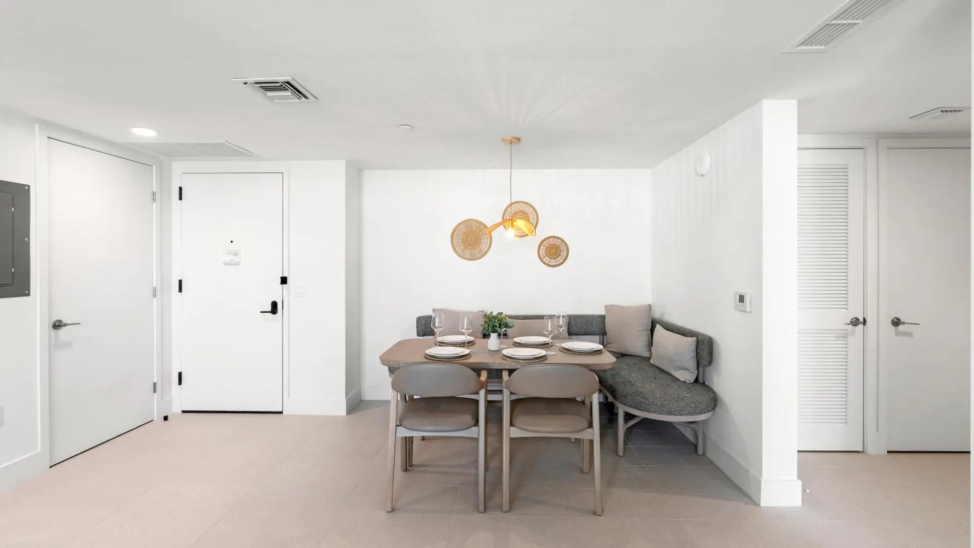 New 26th Floor Amazing View 2br-2ba *