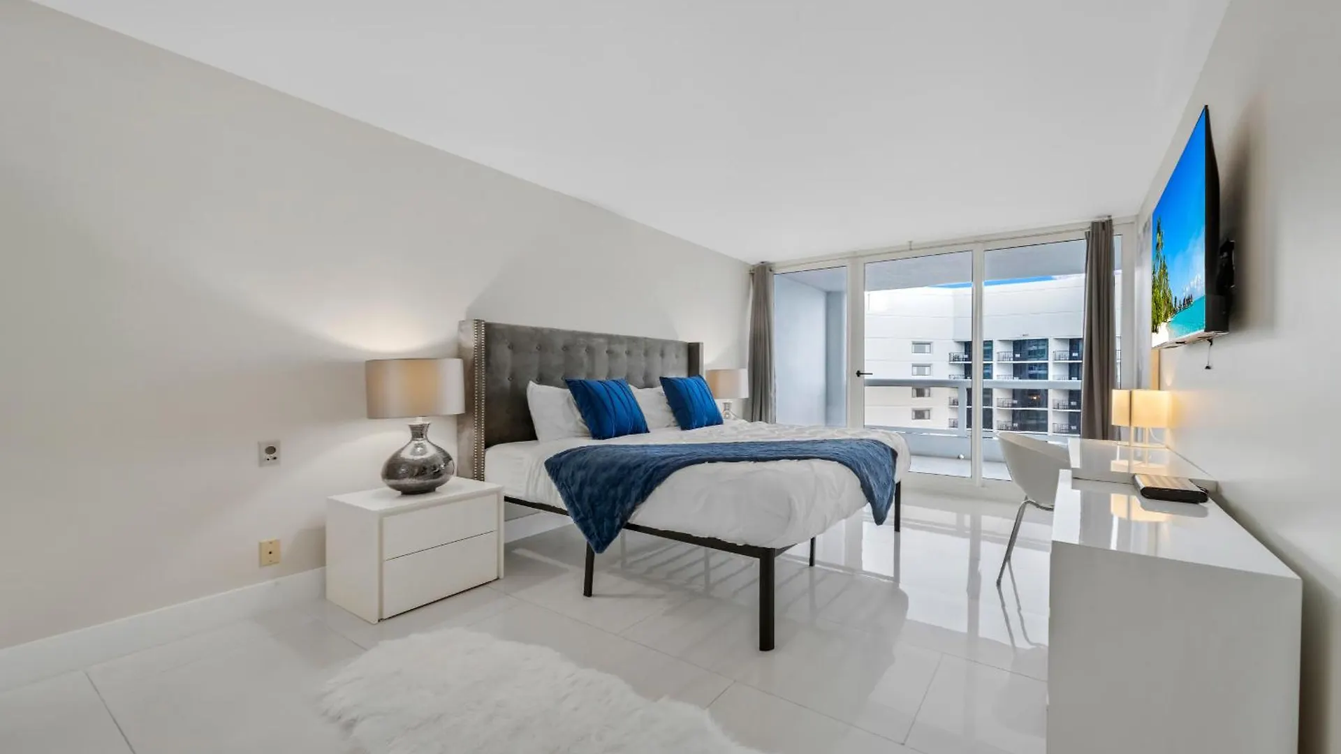 Apartment 4 Bedroom With Stunning Balcony View Miami