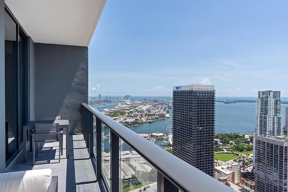 1bd Penthouse With Stunning & Water Views Apartment