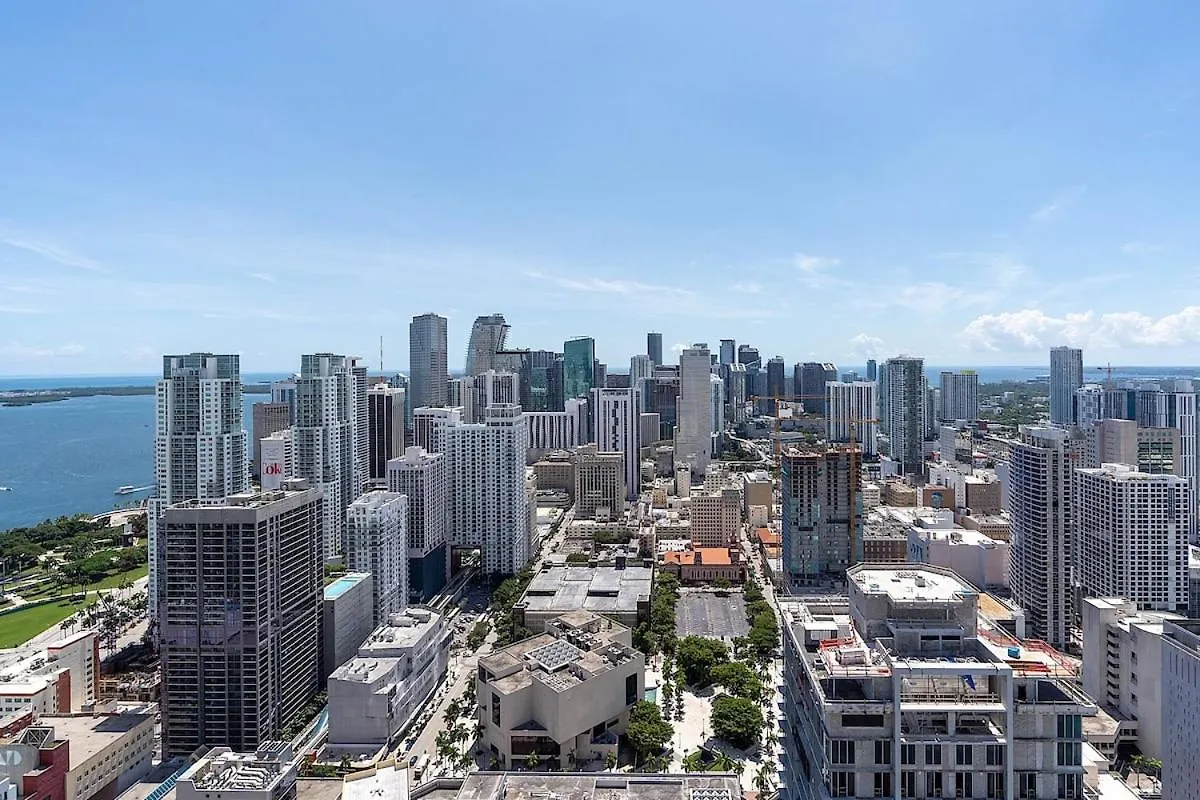 1bd Penthouse With Stunning & Water Views Apartment *