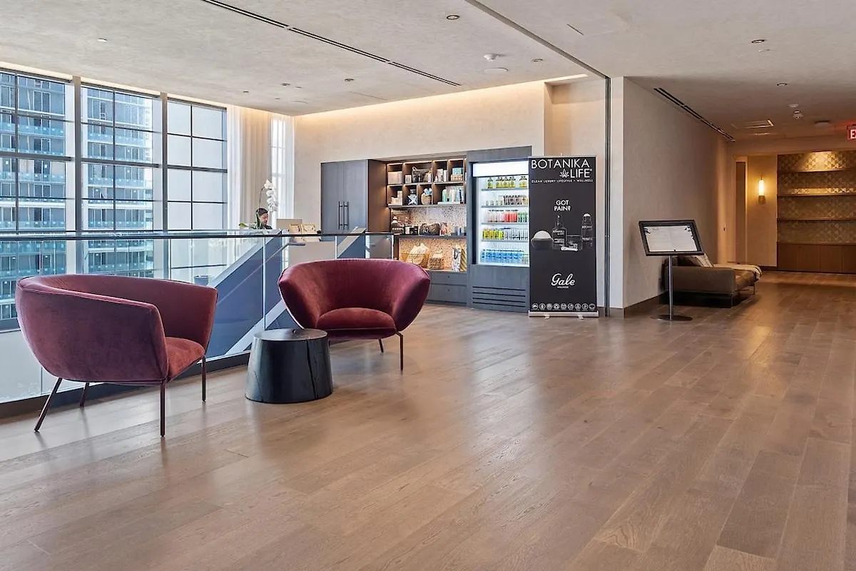 1bd Penthouse With Stunning & Water Views Apartment