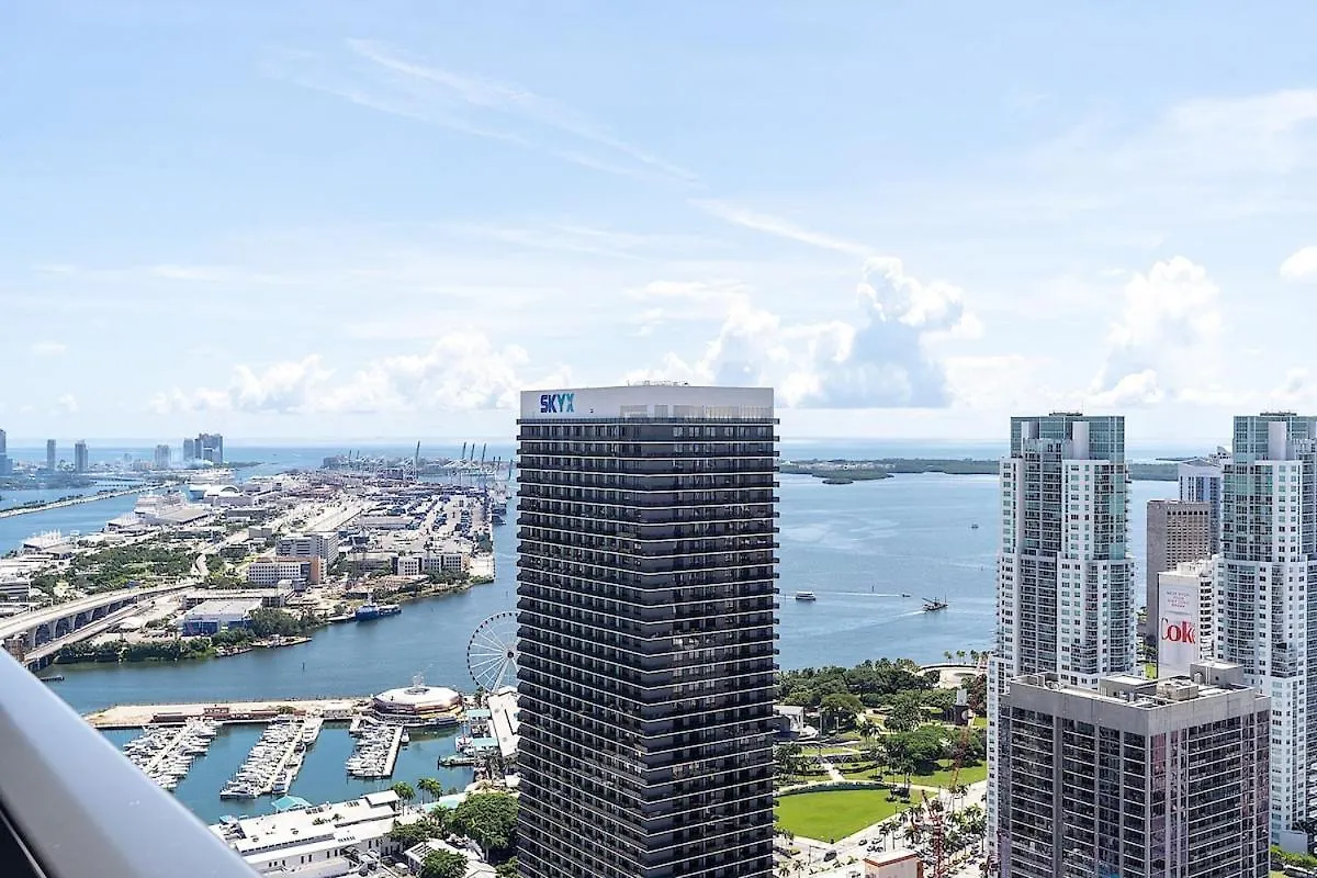 1bd Penthouse With Stunning & Water Views *