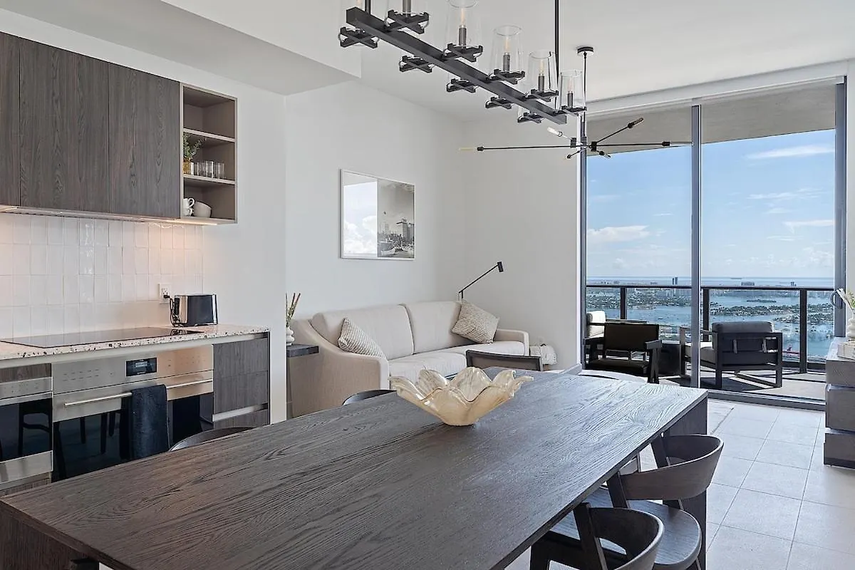 Lux 3bd Penthouse Line, Water And View