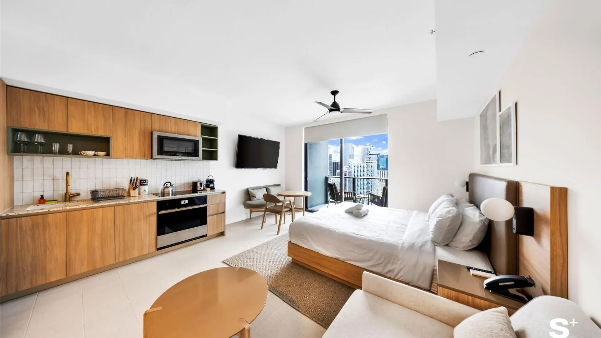 Skyline Chic Downtown Getaway 마이애미