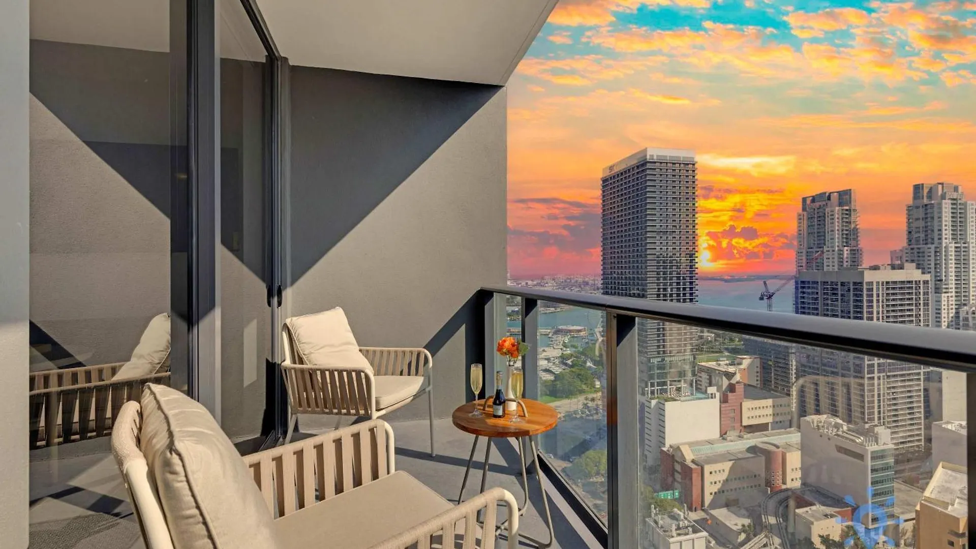Oasis With Gym & Pool Apartment Miami