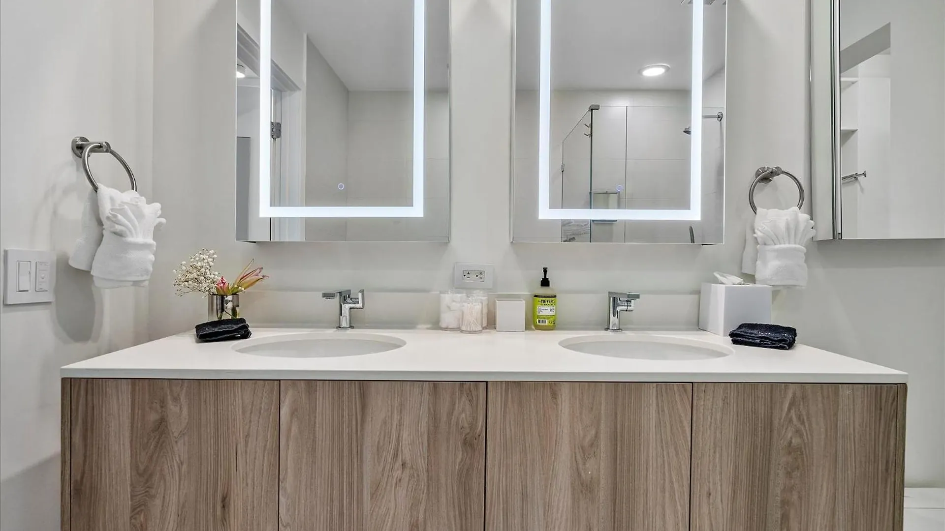 Posh Ocean View Penthouse - Heated Pool, Gym, Office! 10mins Apartamento Miami