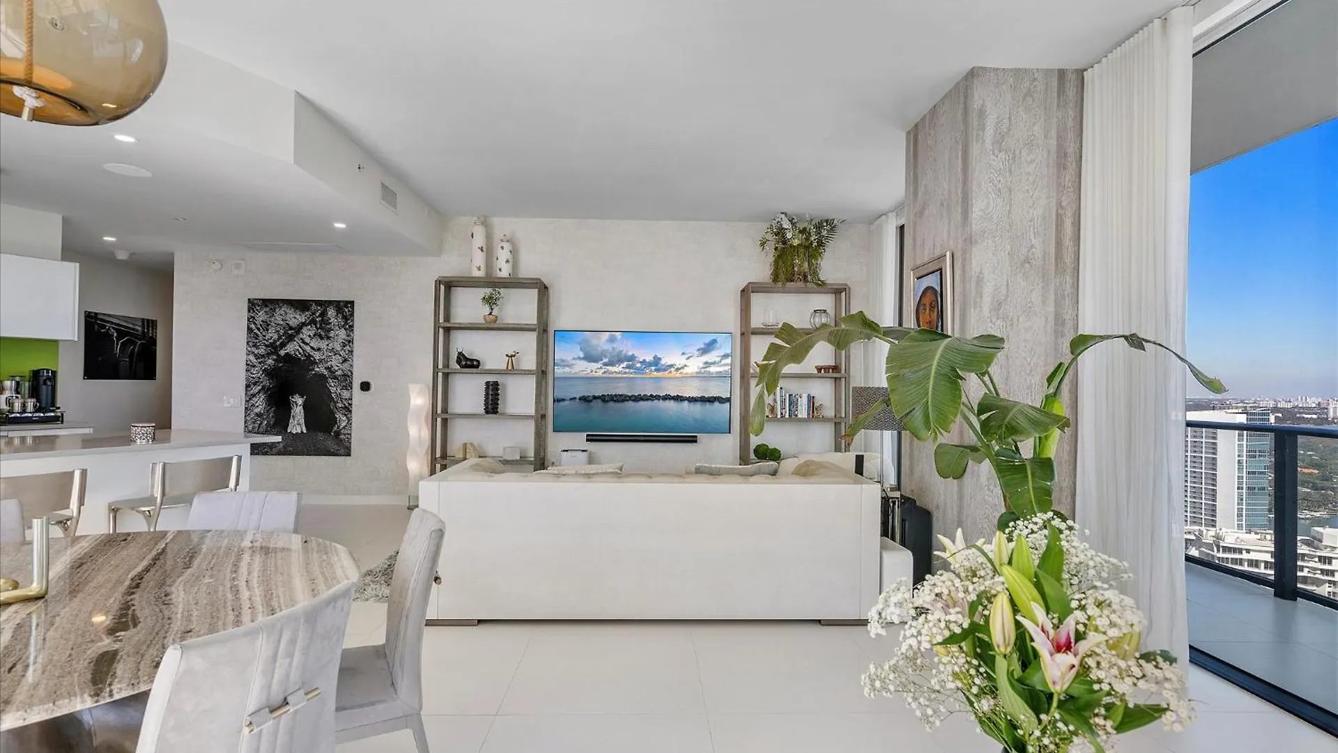 Apartamento Posh Ocean View Penthouse - Heated Pool, Gym, Office! 10mins *
