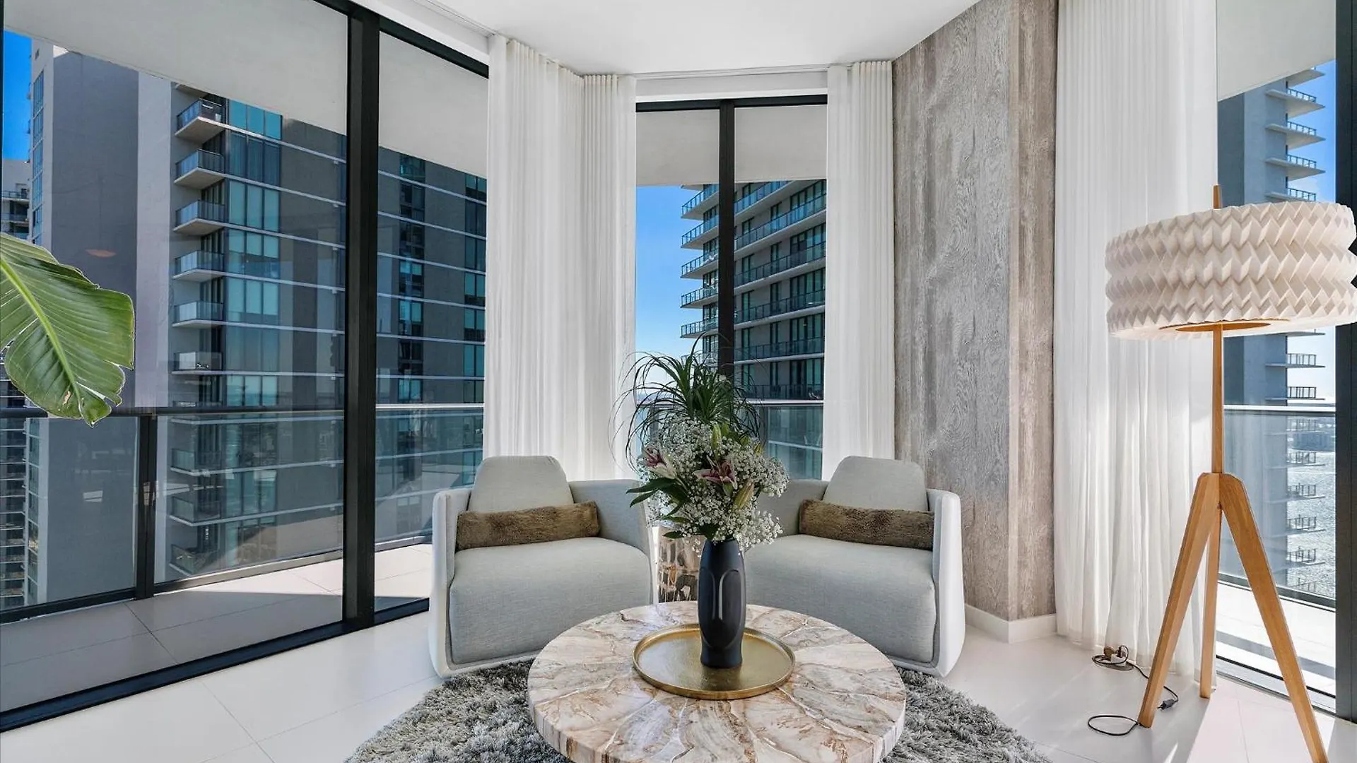 Apartamento Posh Ocean View Penthouse - Heated Pool, Gym, Office! 10mins