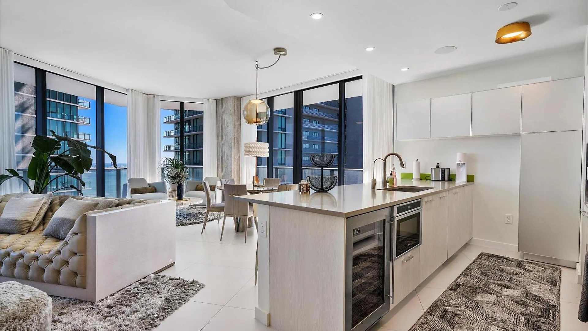 Apartamento Posh Ocean View Penthouse - Heated Pool, Gym, Office! 10mins Miami